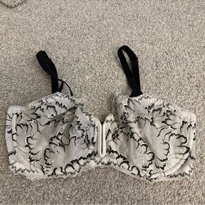 Auden Lace black and white underwire bra